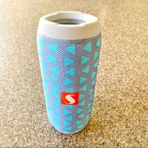 Smart Bluetooth speaker
*Charging Cable included.
*Nylon Storage case included.